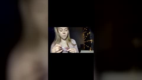 lunapeony online show from March 22, 2026, 10:46 pm