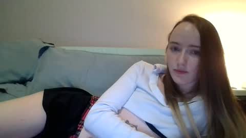 lunapixie2020 online show from February 12, 2025, 1:09 am