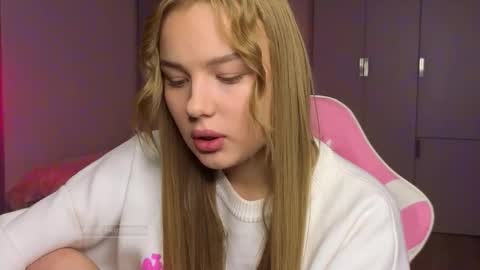 Snapshot of lunar_flare chatting on November 9, 2025, 2:48 pm Luna online show from November 9, 2025, 2:48 pm