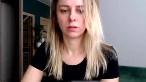 Luna online show from March 4, 2026, 1:39 pm