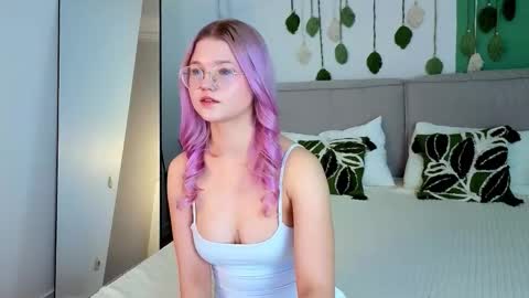 lunariafox online show from March 28, 2026, 2:38 pm