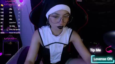 lunarichy online show from July 9, 2026, 6:23 pm