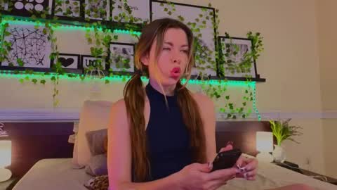 Luna Rishi online show from March 11, 2025, 6:19 pm