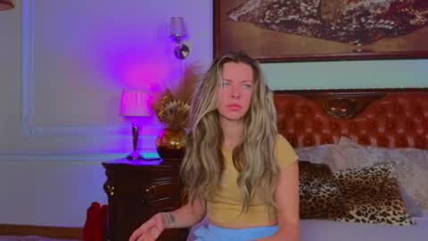 Luna Rishi online show from November 4, 2025, 6:01 am