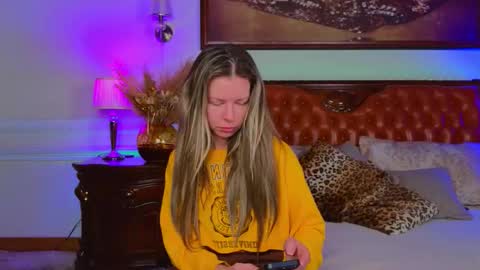 Luna Rishi online show from December 2, 2025, 6:08 am