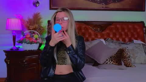 Luna Rishi online show from February 4, 2026, 6:19 am