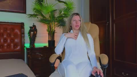 Luna Rishi online show from April 10, 2026, 6:18 am