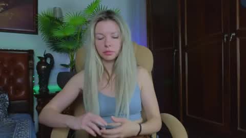 Snapshot of lunarishi chatting on May 24, 2026, 5:56 am Luna Rishi online show from May 24, 2026, 5:56 am