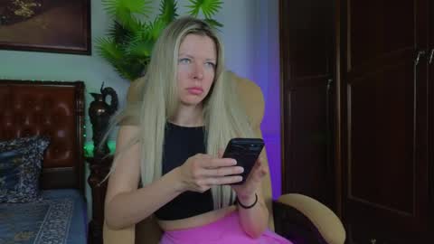 Snapshot of lunarishi chatting on May 25, 2026, 5:57 am Luna Rishi online show from May 25, 2026, 5:57 am