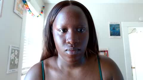 lunarnoelle online show from March 19, 2026, 7:07 pm