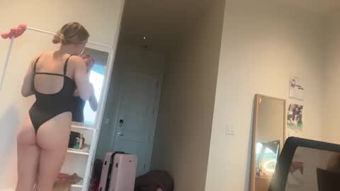 lunarose17 online show from January 7, 2026, 7:49 pm