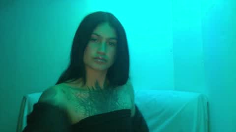 Luna online show from March 8, 2025, 11:39 pm