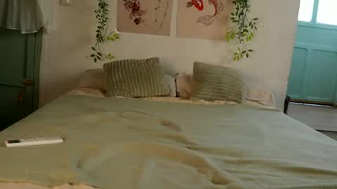 lunaticas online show from June 17, 2026, 6:38 am
