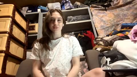 Snapshot of lunavellex chatting on April 3, 2026, 3:43 pm Mia online show from April 3, 2026, 3:43 pm