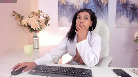 Snapshot of lunavelvet__ chatting on April 10, 2026, 1:27 pm lunavelvet__ online show from April 10, 2026, 1:27 pm
