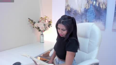 Snapshot of lunavelvet__ chatting on April 18, 2026, 3:49 pm lunavelvet__ online show from April 18, 2026, 3:49 pm