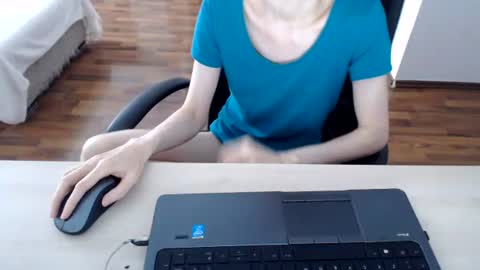 lunavibe_ online show from June 13, 2026, 11:52 am