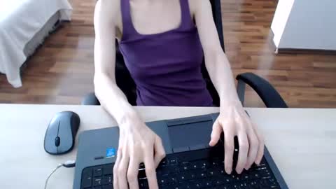 lunavibe_ online show from June 27, 2026, 12:22 pm