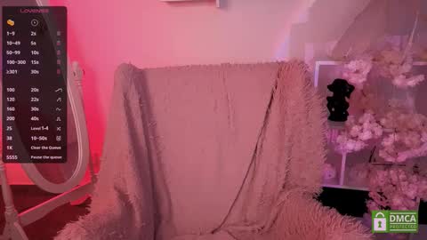 Luna online show from September 28, 2025, 8:03 pm