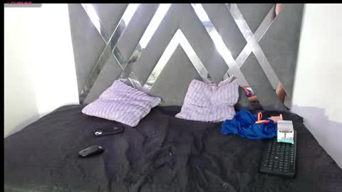 Luna online show from March 6, 2025, 4:38 pm