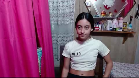 Snapshot of lunawillis chatting on February 15, 2026, 9:44 pm Luna online show from February 15, 2026, 9:44 pm