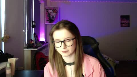 LunaXcherry online show from April 7, 2026, 4:40 pm