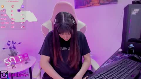   online show from September 19, 2025, 8:53 pm