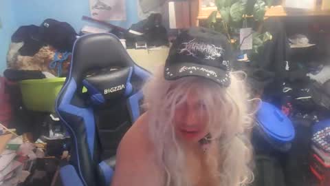 LunaXXX online show from May 1, 2026, 9:52 pm