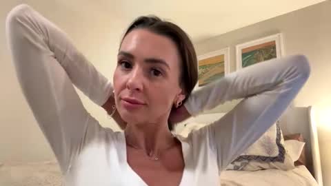 Snapshot of lunazxverly chatting on December 4, 2025, 5:06 am Luna online show from December 4, 2025, 5:06 am