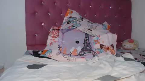 Luna online show from April 14, 2026, 1:11 am