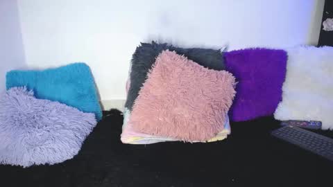 L U N I T A  online show from February 26, 2025, 6:15 am