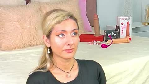 Snapshot of lunitadiva chatting on November 25, 2025, 1:22 pm lunitadiva online show from November 25, 2025, 1:22 pm