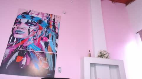 LunoxLili online show from February 25, 2025, 5:04 pm