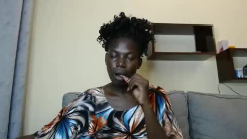luo_queen online show from February 24, 2026, 7:45 pm