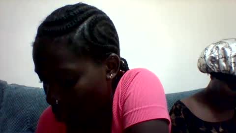 luo_queen online show from March 23, 2026, 4:33 pm