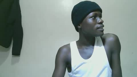 Snapshot of luoislove chatting on October 24, 2025, 8:44 am luoislove online show from October 24, 2025, 8:44 am