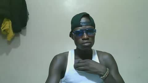 Snapshot of luoislove chatting on October 28, 2025, 5:00 am luoislove online show from October 28, 2025, 5:00 am