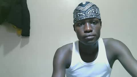 Snapshot of luoislove chatting on October 31, 2025, 8:21 pm luoislove online show from October 31, 2025, 8:21 pm