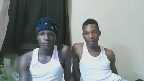 Snapshot of luoislove chatting on November 28, 2025, 7:05 pm luoislove online show from November 28, 2025, 7:05 pm