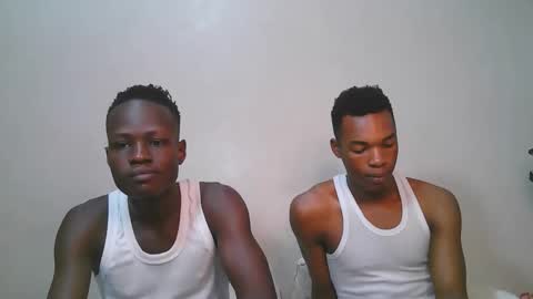 Snapshot of luoislove chatting on February 23, 2026, 9:39 am luoislove online show from February 23, 2026, 9:39 am