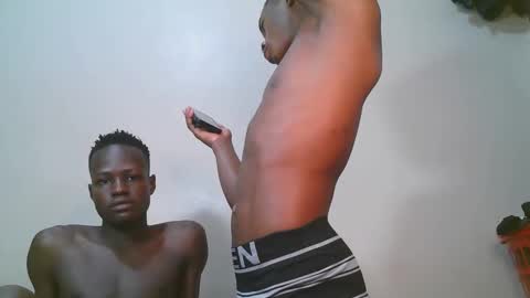 Snapshot of luoislove chatting on February 27, 2026, 8:36 am luoislove online show from February 27, 2026, 8:36 am