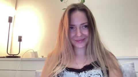 lusiluv online show from October 8, 2025, 10:07 pm