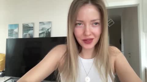 lusiluv online show from October 13, 2025, 10:59 am