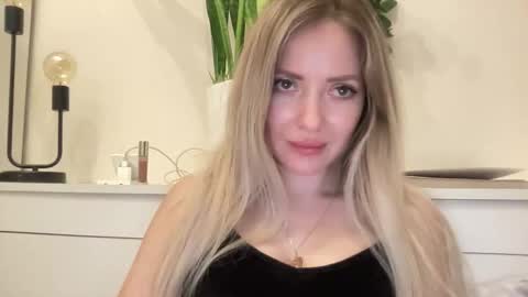 lusiluv online show from April 25, 2026, 10:07 pm