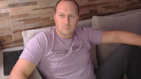 lustonfan online show from April 28, 2026, 2:10 am