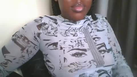 Snapshot of lustrouschoco chatting on April 15, 2026, 10:32 pm lustrous-choco online show from April 15, 2026, 10:32 pm