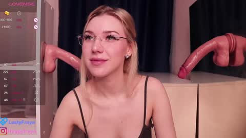 Snapshot of lusty_freya chatting on February 13, 2025, 8:27 am Freya    online show from February 13, 2025, 8:27 am
