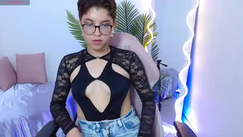 Lunna online show from October 17, 2025, 4:04 am