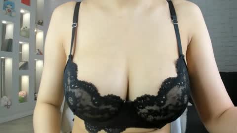 Yuna online show from April 13, 2026, 4:45 pm