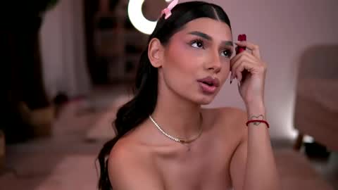 Caprice online show from April 18, 2026, 7:58 pm